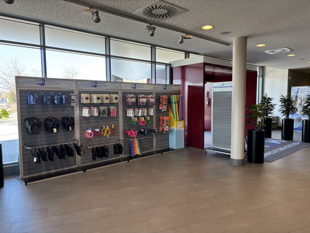 M2-Badeshop im Schwimmbad – Schwimmzubehör direkt vor Ort